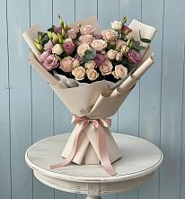 Букет цветов из:  Розы и Лизиантусы в Тарногском Городке