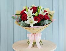 Букет цветов из:  Лилии и Розы в Тарногском Городке