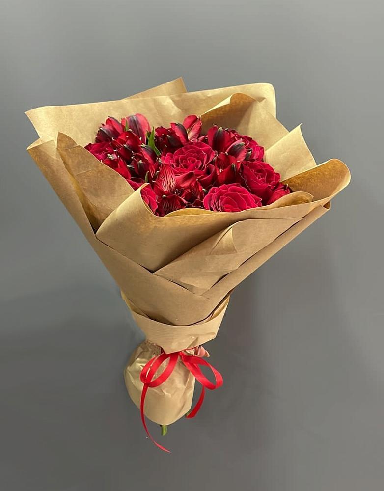 Букет цветов из: Альстромерии и Розы в Тарногском Городке