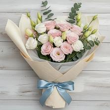 Букет цветов из:  Лизиантусы в Тарногском Городке