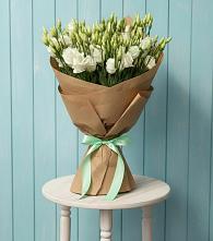 Букет цветов из:  Лизиантусы в Тарногском Городке