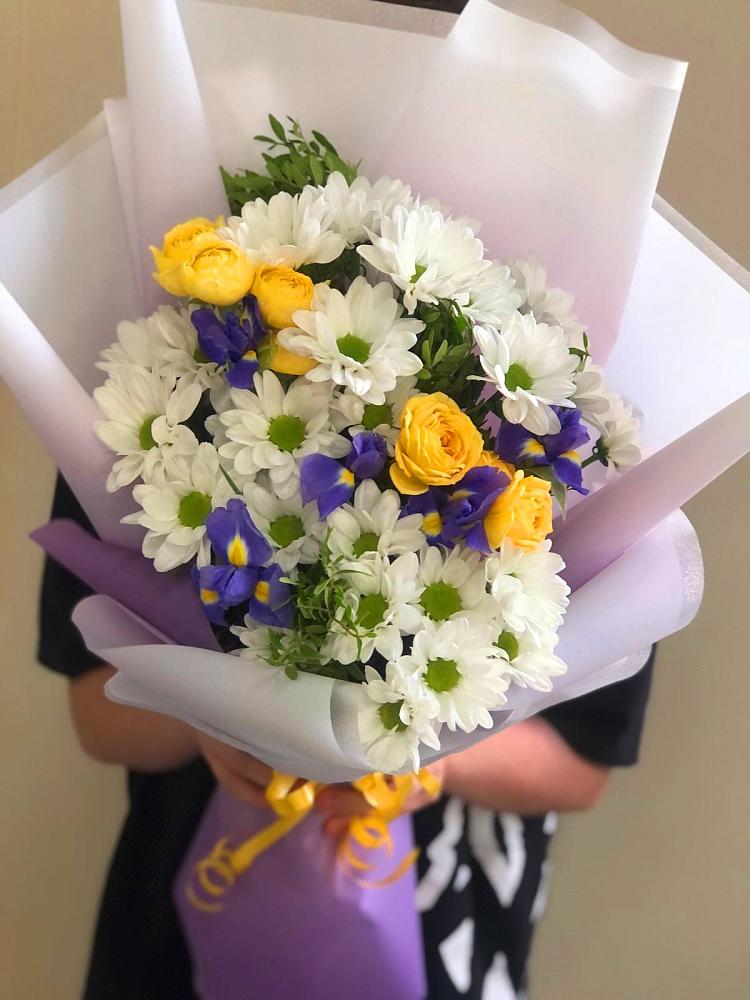 Букет цветов из: Ирисы, Хризантемы и Розы в Тарногском Городке