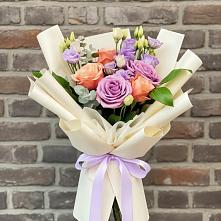 Букет цветов из:  Лизиантусы и Розы в Тарногском Городке