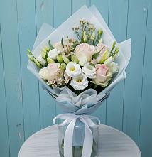 Букет цветов из:  Розы и Лизиантусы в Тарногском Городке