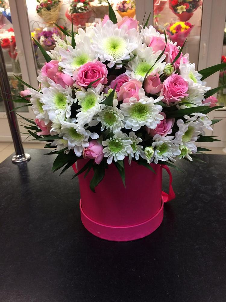 Цветочная композиция из Розы и Хризантемы в шляпной коробке в Тарногском Городке