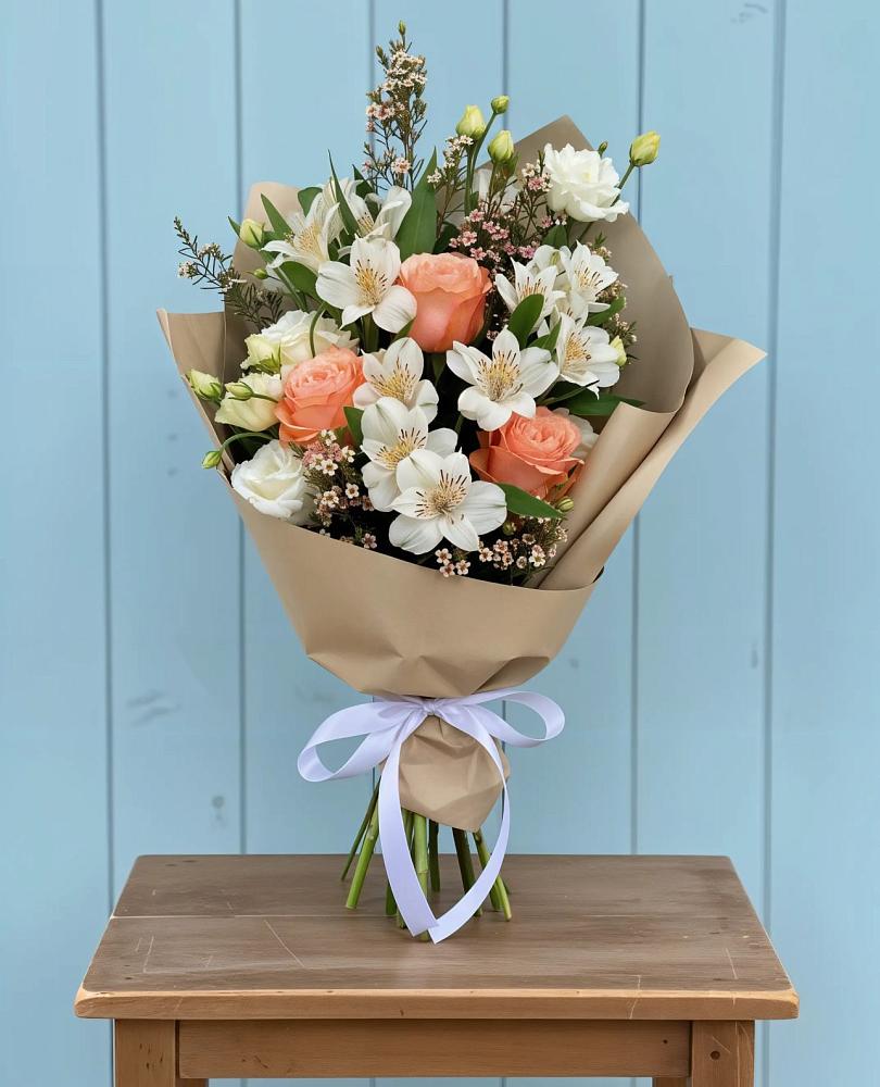 Букет цветов из: Альстромерии, Лизиантусы, Розы и Хризантемы в Тарногском Городке
