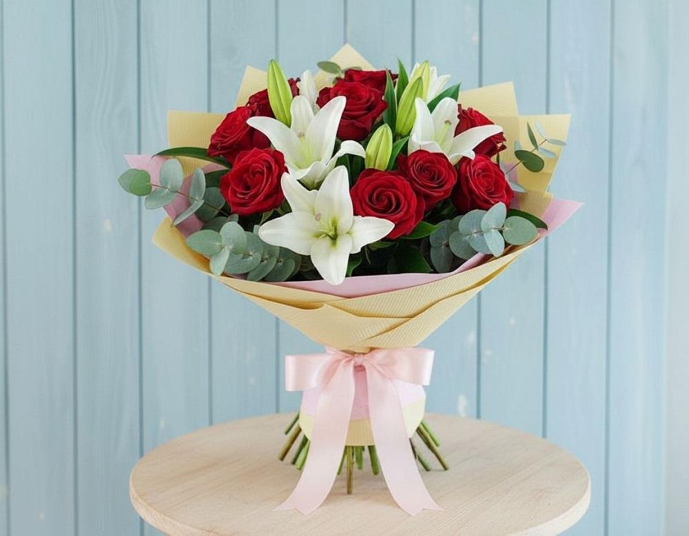 Букет цветов из: Лилии и Розы в Тарногском Городке